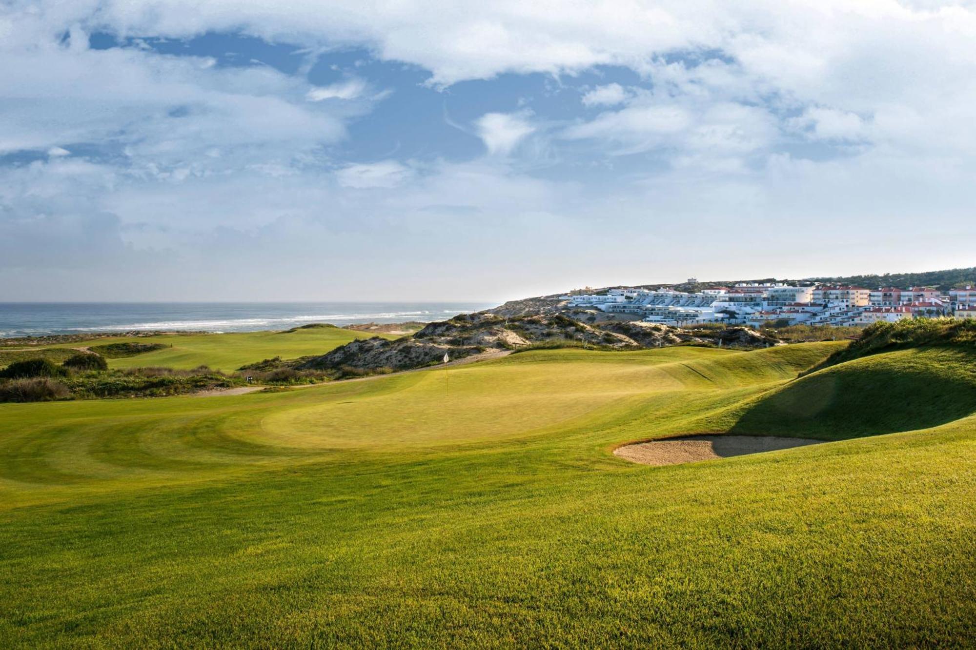 Praia D'El Rey Marriott Golf & Beach Resort Praia del Rei Exterior foto The 18th green